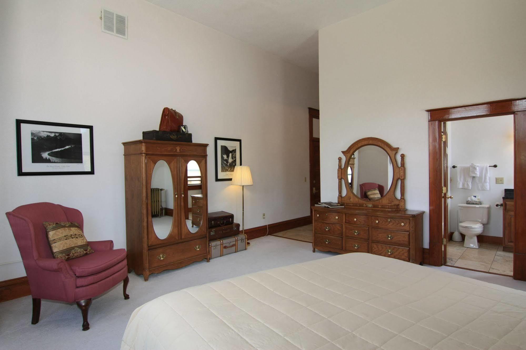 Town Hall Inn Lead Bagian luar foto